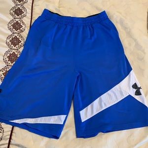 Men’s Large under armour basketball shorts